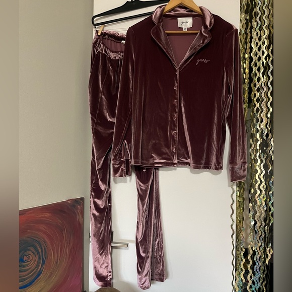 GUESS Velour Cate Pajama Set in vineyard purple - Picture 8 of 11
